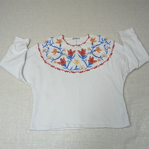 Zara Tops - ZARA White Embroidered Floral Sweatshirt Puff Sleeve 100% Cotton Sz S